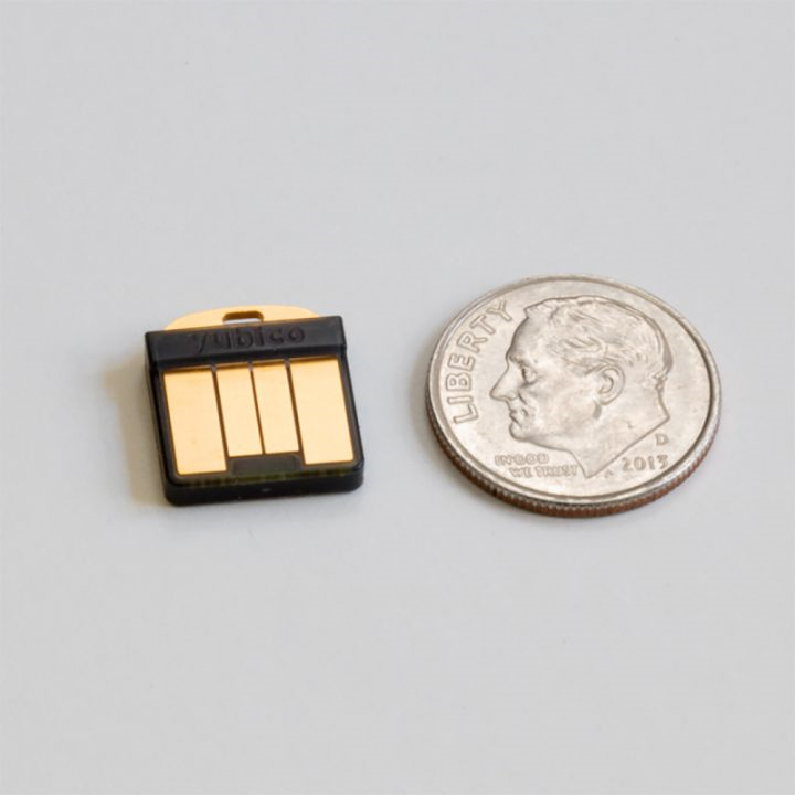 yubico-yubikey-5-nano-sicherheitsschluessel-usb-a-schwarz-gold-4