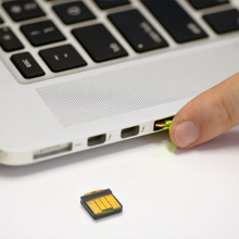 yubico-yubikey-5-nano-sicherheitsschluessel-usb-a-schwarz-gold-2
