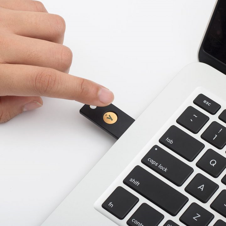 yubico-yubikey-5-nfc-schwarz-3