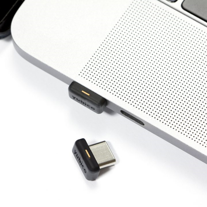 yubico-yubikey-5c-nano-fips-sicherheitsschluessel-usb-c-schwarz-4